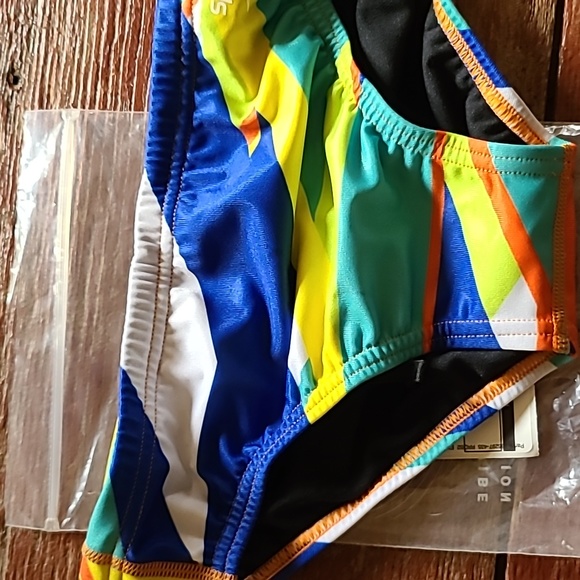 Mens speedo swimsuit. Size 28. Multiple colors. NWT. - Picture 3 of 6